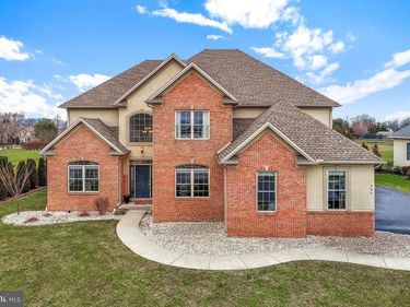 936 WETHERBURN DRIVE, YORK, PA 17404