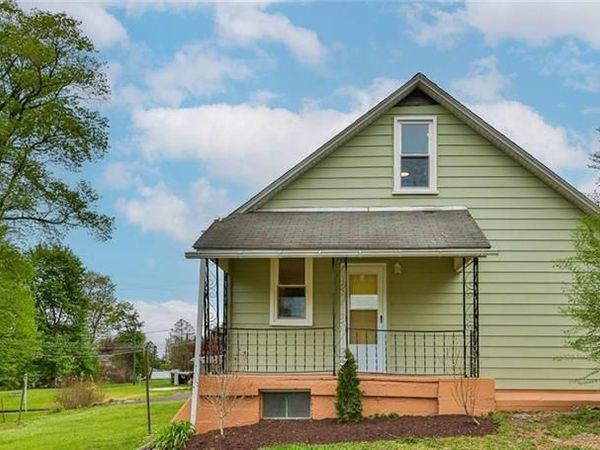 1861 E EMMAUS AVENUE, ALLENTOWN, PA 18103