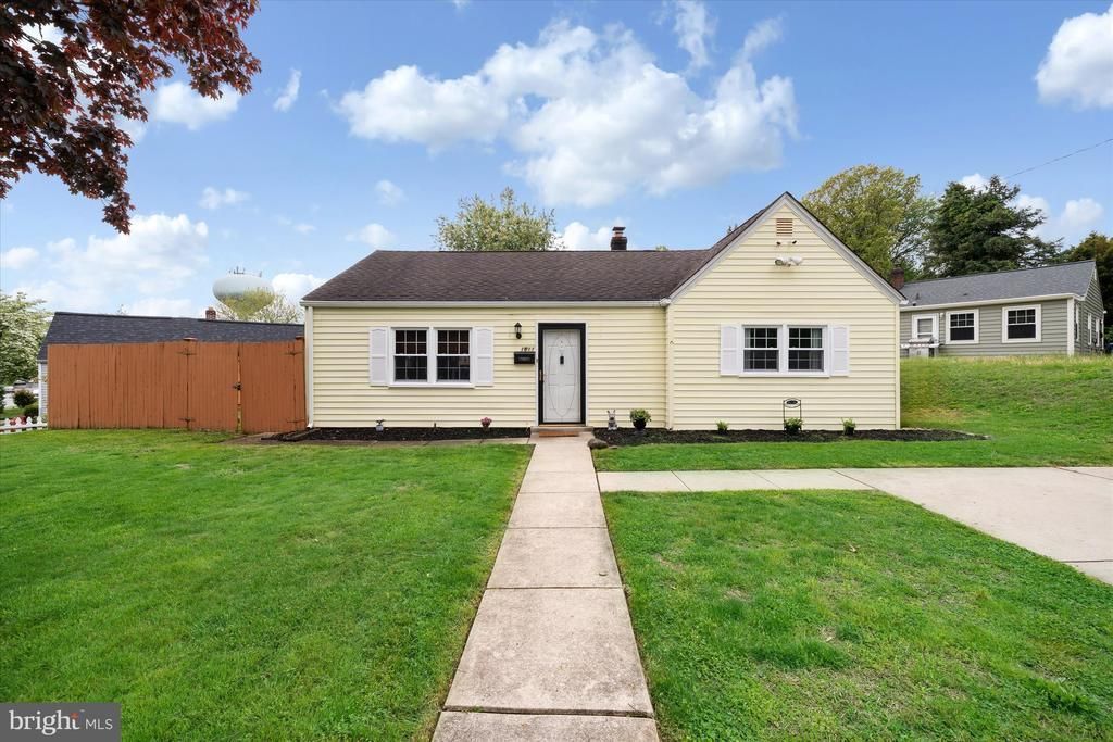 1611 W Willow Run Drive, Wilmington, DE 19805 Main Photo