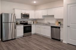 480 Colchester Court photo 4