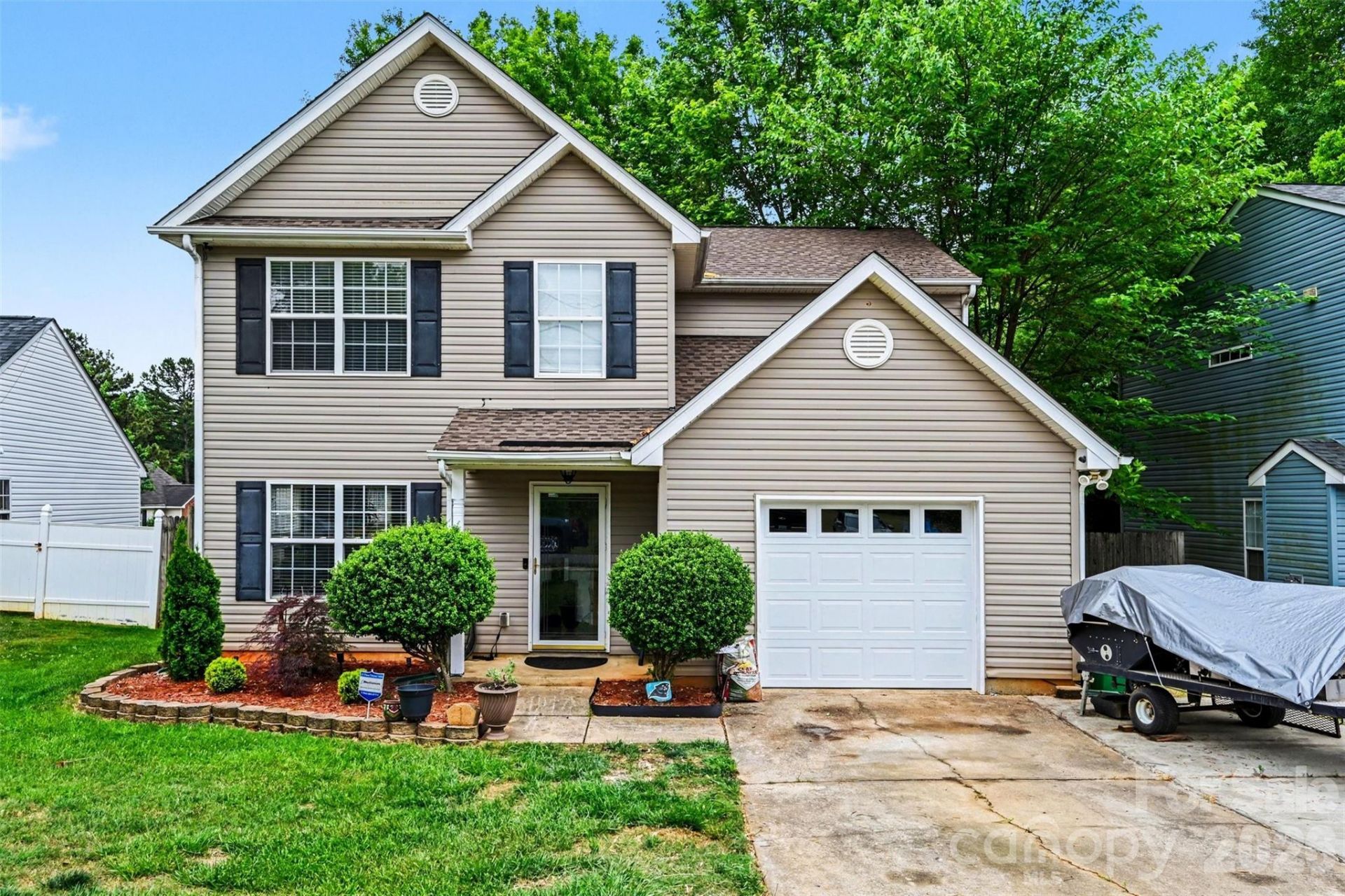 5846 Hewitt Drive, Charlotte, NC 28269 Main Photo