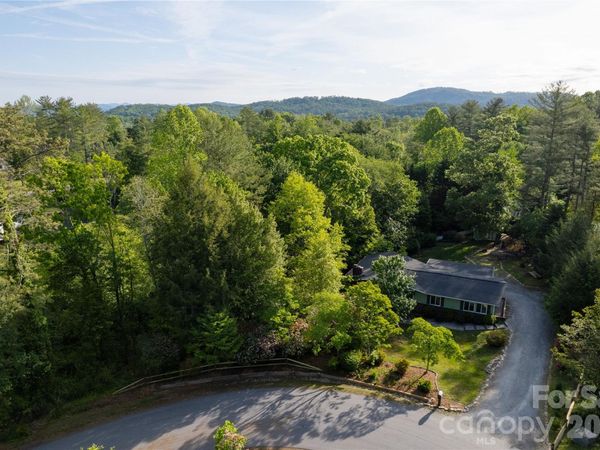 137 E Whisperwood Circle, Hendersonville, NC 28791