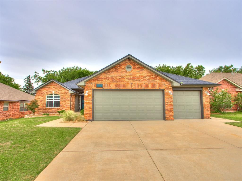 2312 NE 4th Street, Moore, OK 73160 Main Photo