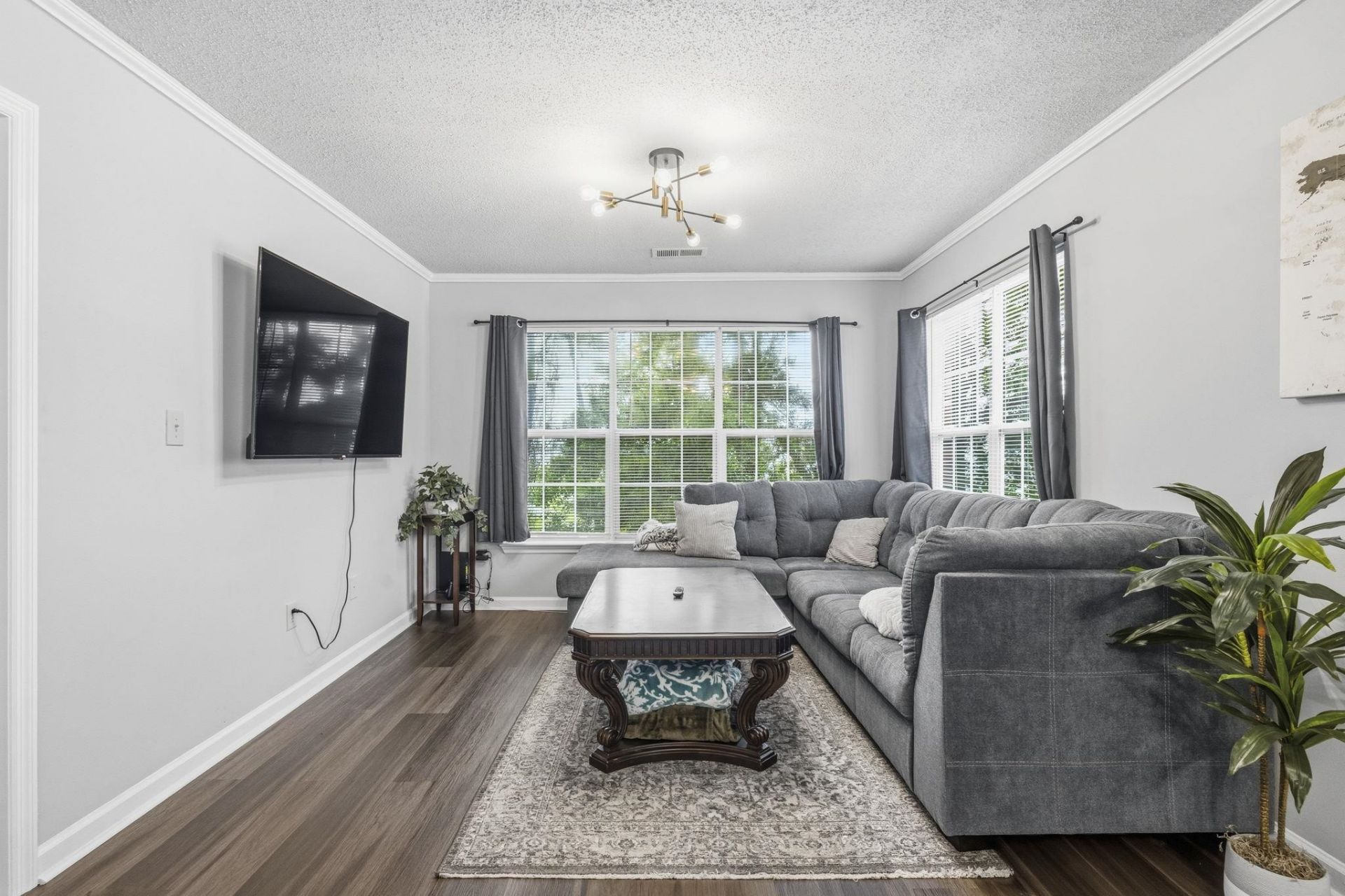 4251 Villas Dr. Photo 10