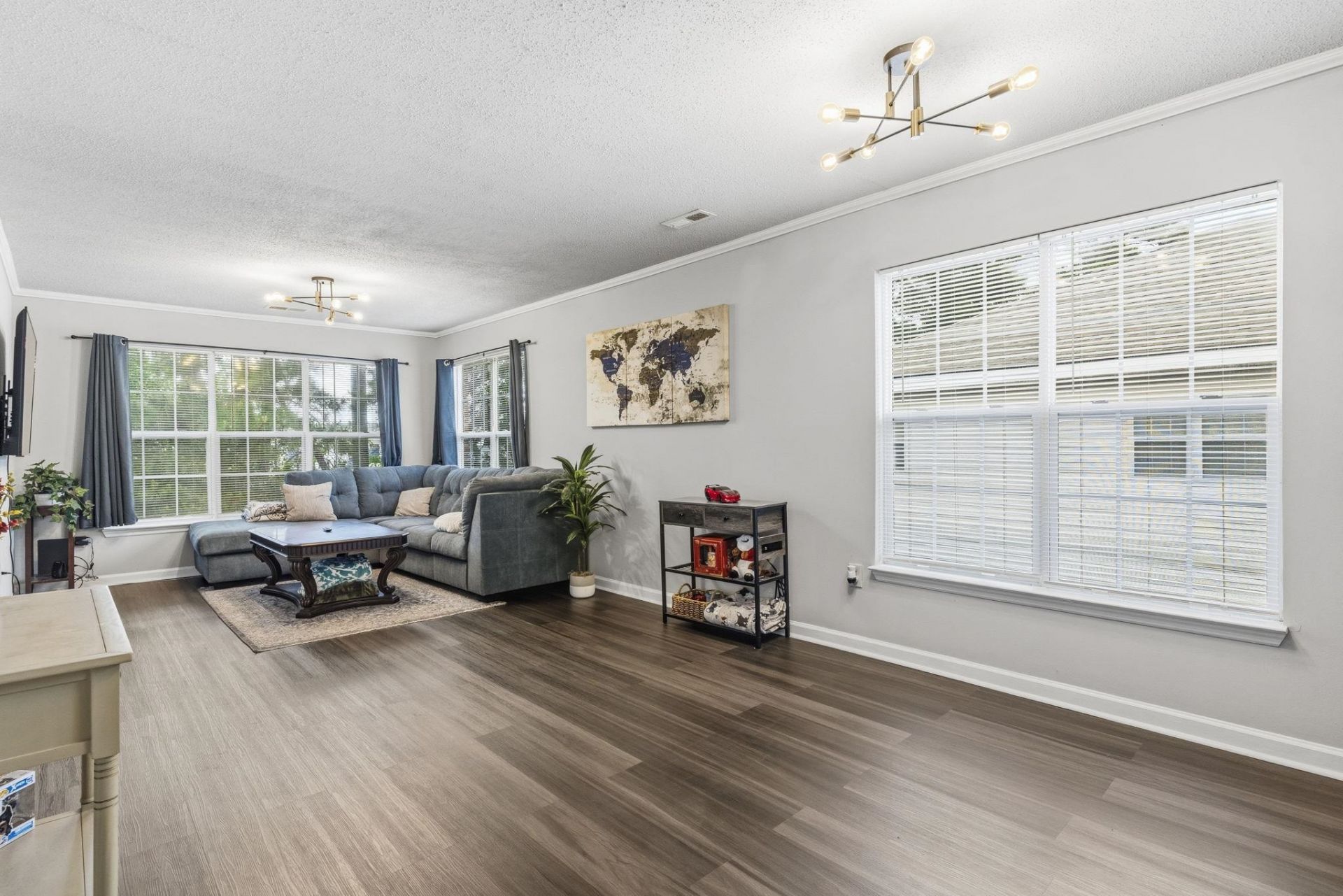 4251 Villas Dr. Photo 11