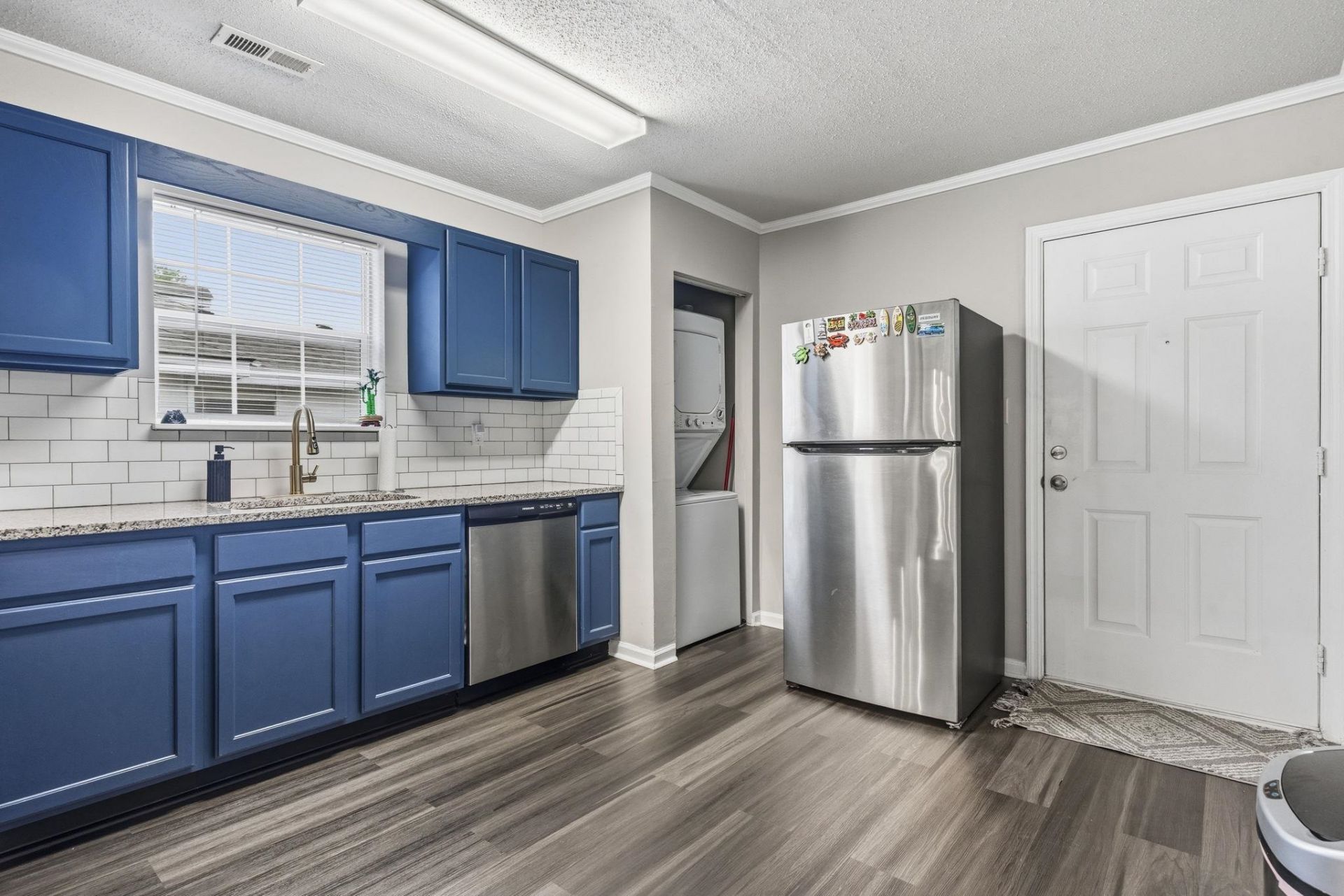 4251 Villas Dr. Photo 5