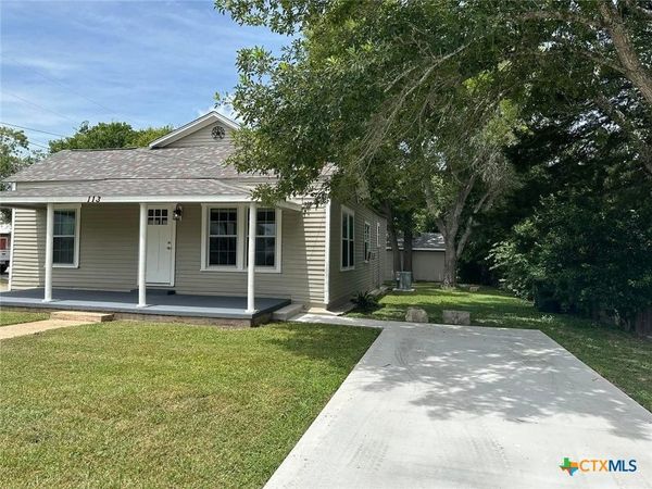 113 N Middle Street , Flatonia, TX 78941
