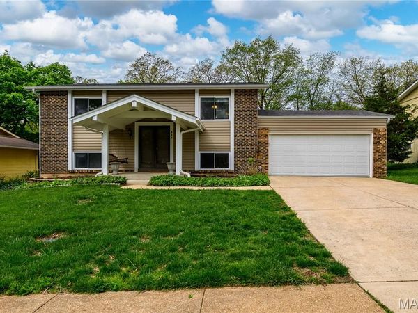 903 Parma Drive , Ballwin, MO 63021
