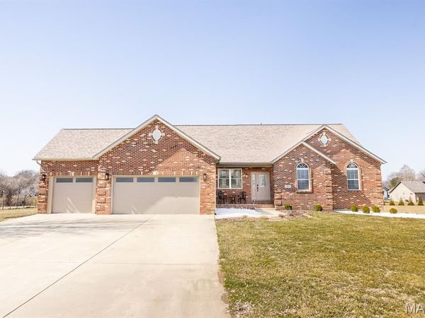 5 Pioneer Trail , Glen Carbon, IL 62034