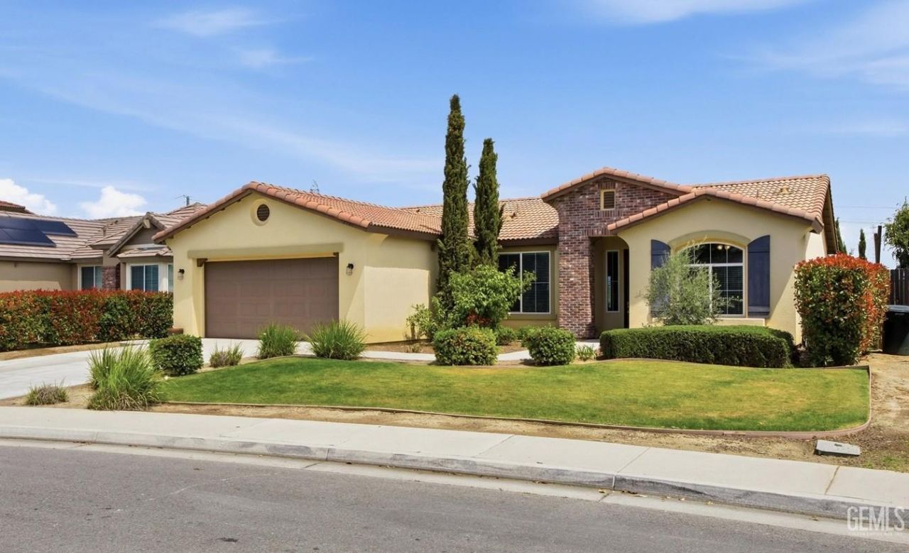 1906 Mcintosh Way, Bakersfield, CA 93312 Main Photo