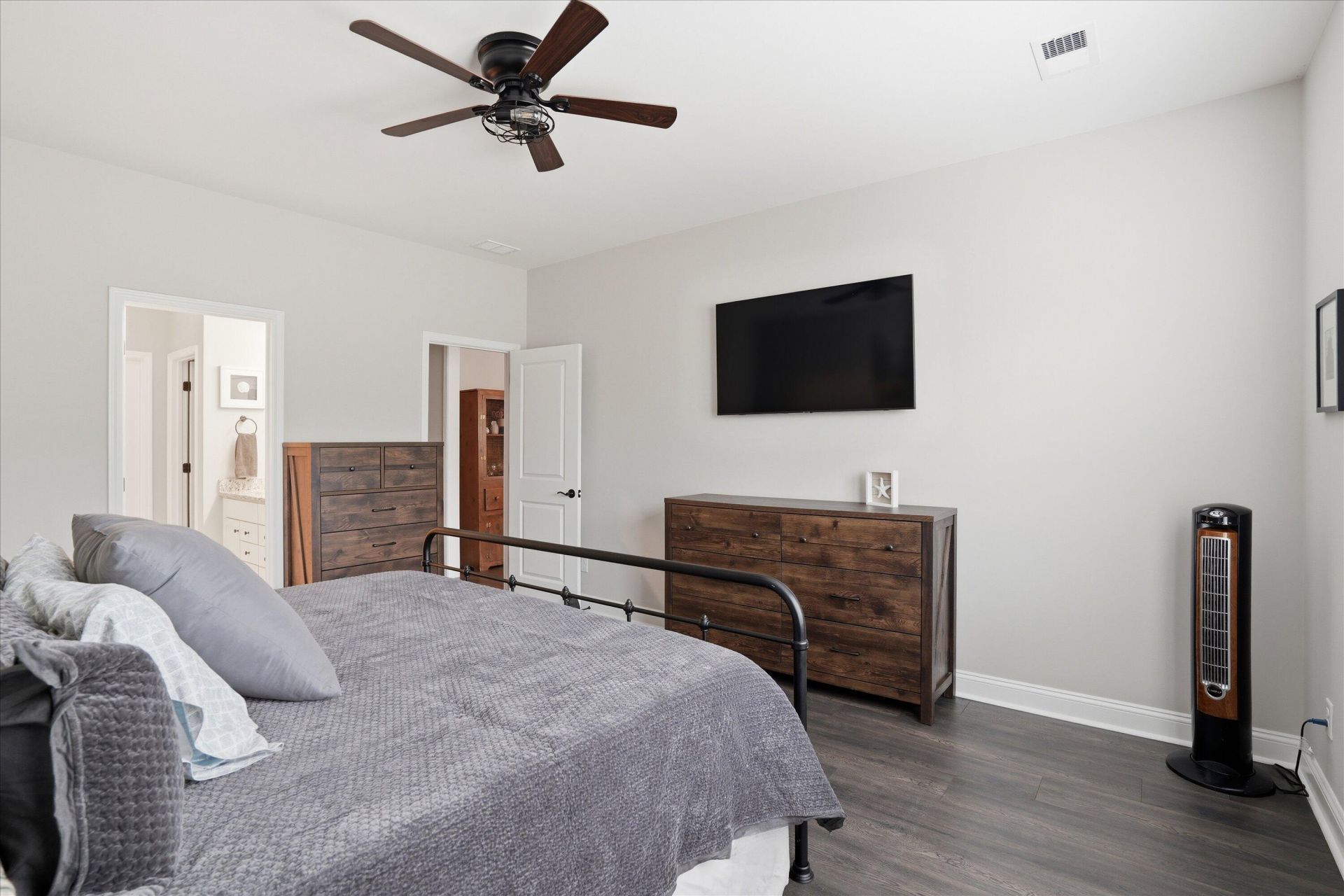 3046 Grinnell Street Photo 24