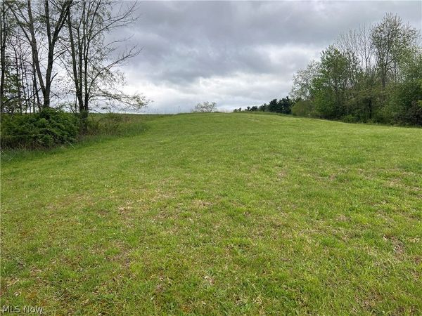 Westbrook Street SE, Waynesburg, OH 44643