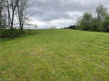 Westbrook Street SE, Waynesburg, OH 44643