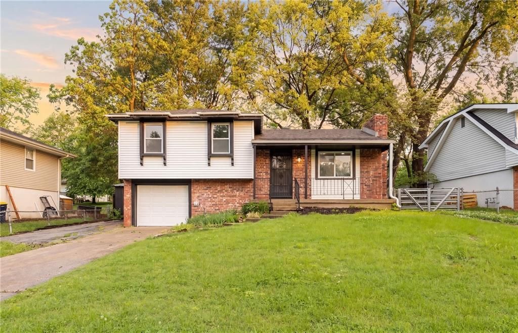5412 NE 56th Place, Kansas City, MO 64119 Main Photo