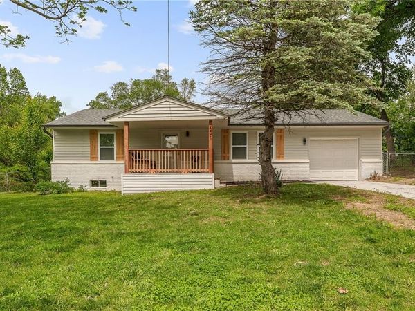 601 E Eisenhower Road, Lansing, KS 66043