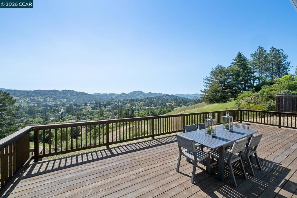101 Warfield Dr, Moraga, CA 94556 Main Photo