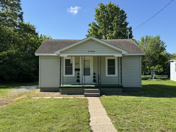219 W 7th Street , Flora, IL 62839