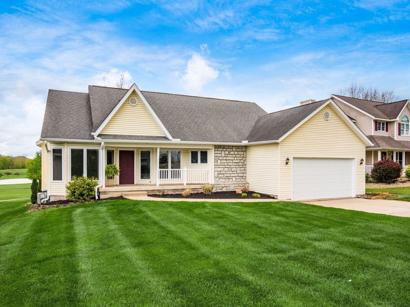 868 Fairway Drive , Howard, OH 43028 Photo 2