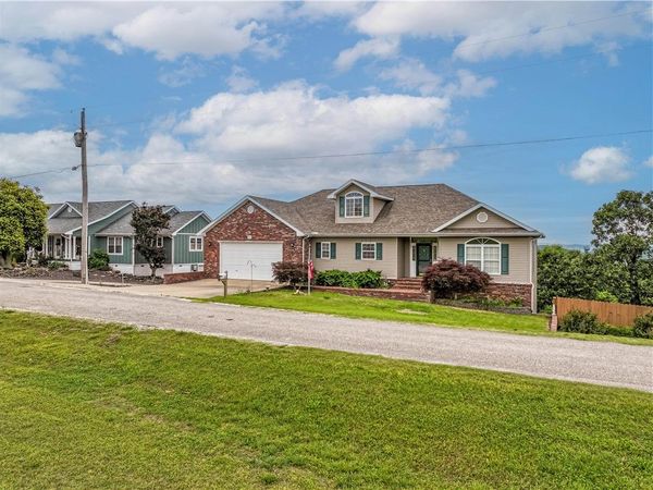 17 La Costa Drive , Holiday Island, AR 72631