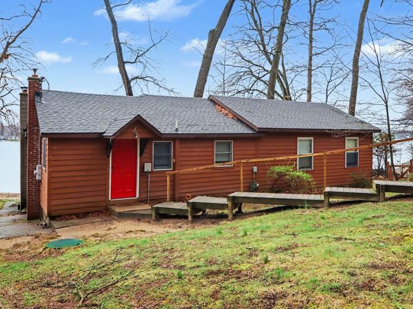 12015 Oakridge Road, Plainwell, MI 49080