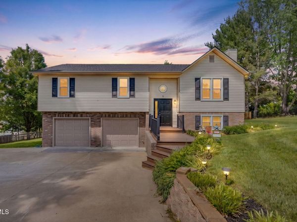 8 East Hunters Court, Johnson City, TN 37601