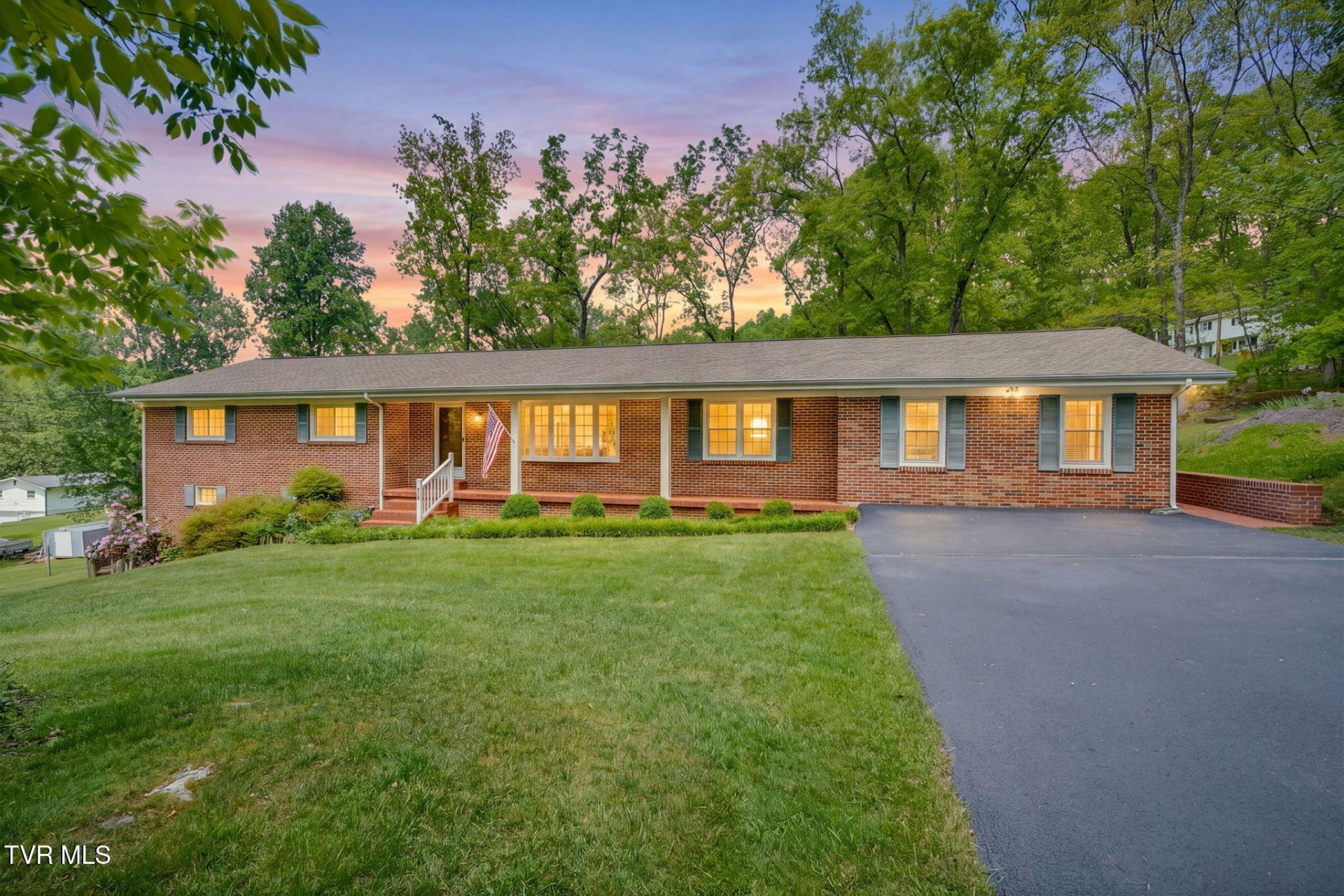 325 Sperry Circle, Bristol, TN 37620 Main Photo