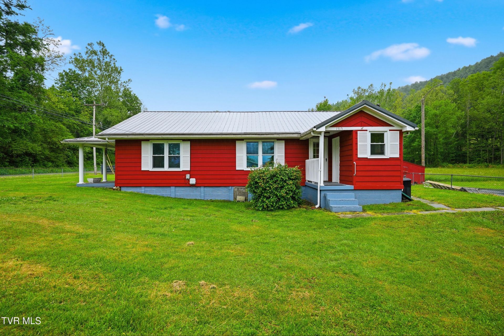 1515 Crackers Neck Road, Big Stone Gap, VA 24219 Main Photo