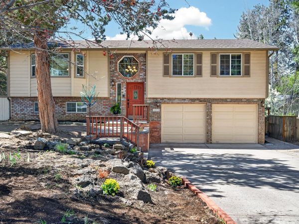 1213 SE Teakwood Drive, Bend, OR 97702