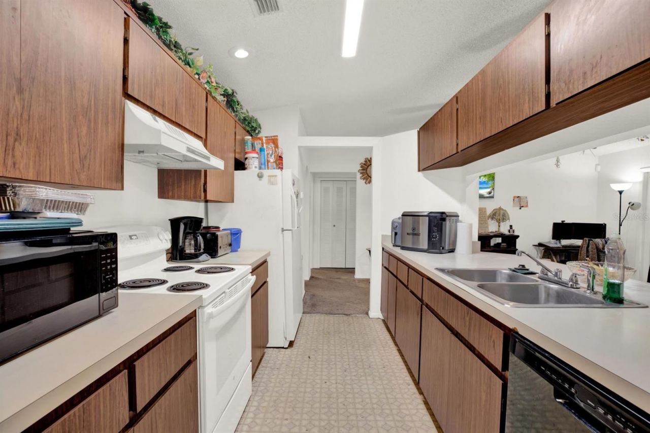 7502 Gadsden Drive, Temple Terrace, FL 33637 Photo