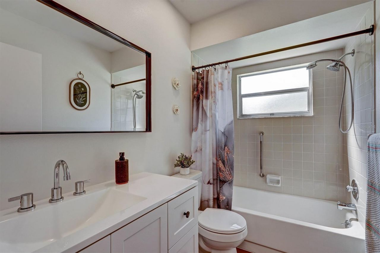 3925 Oakhurst Boulevard, Sarasota, FL 34233 Photo
