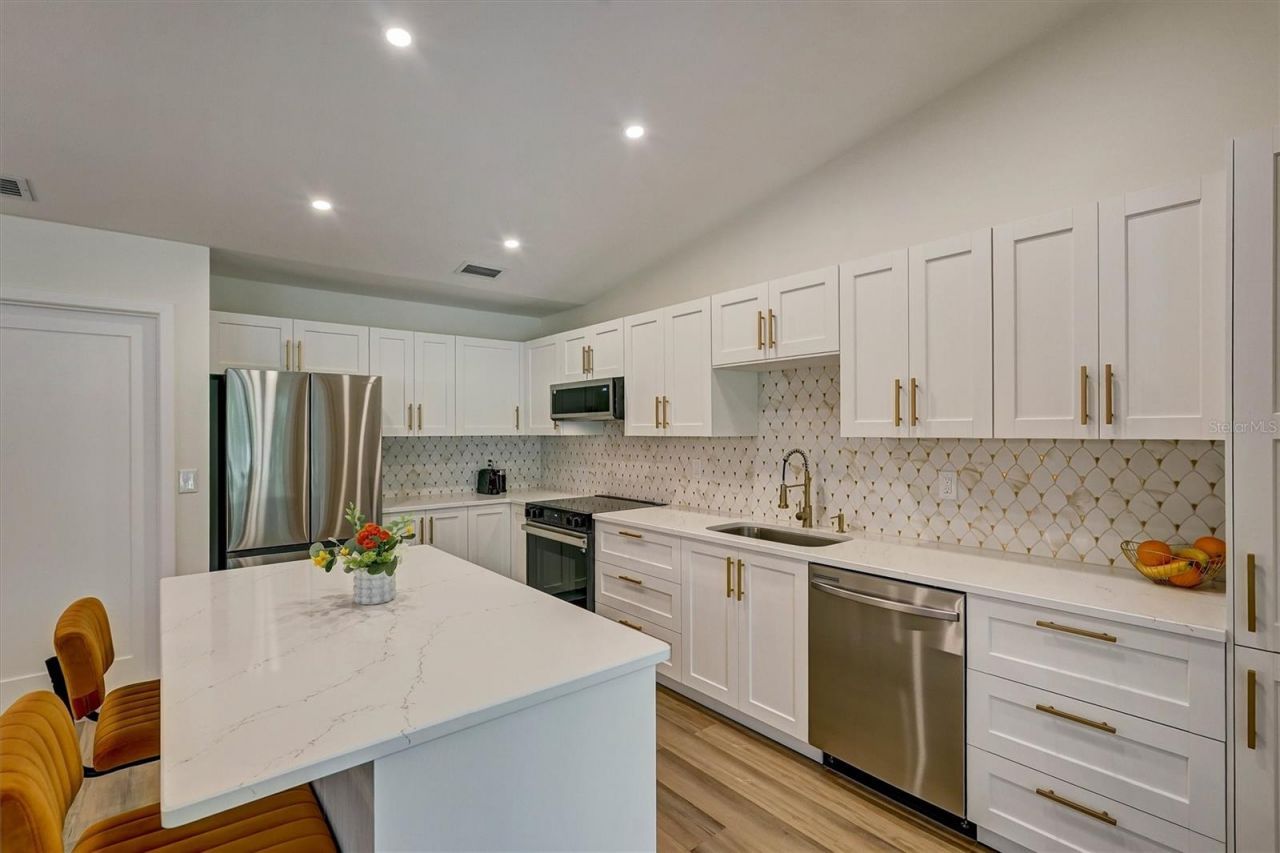 3925 Oakhurst Boulevard, Sarasota, FL 34233 Photo