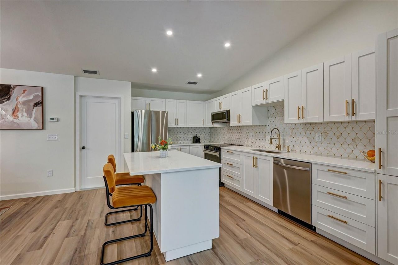 3925 Oakhurst Boulevard, Sarasota, FL 34233 Photo