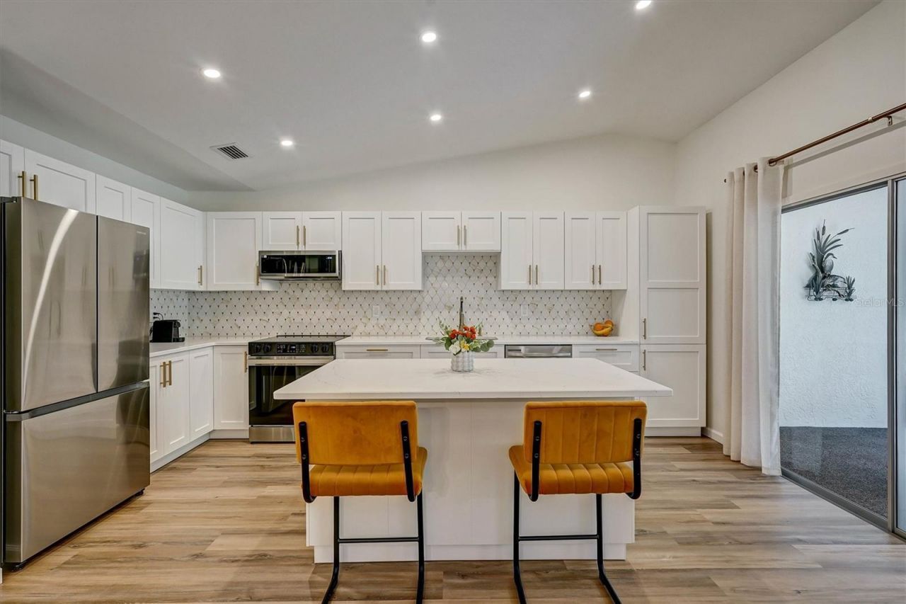 3925 Oakhurst Boulevard, Sarasota, FL 34233 Photo