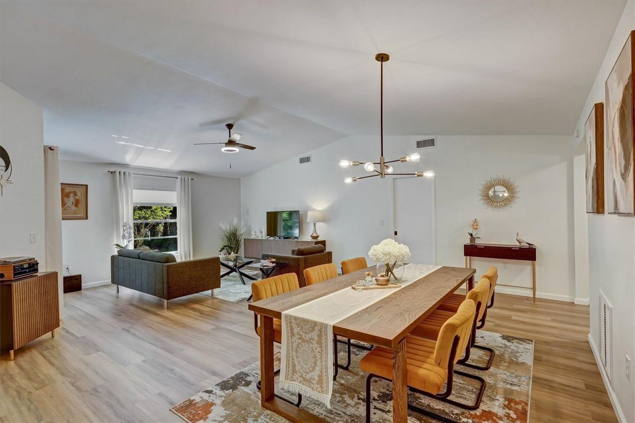 3925 Oakhurst Boulevard, Sarasota, FL 34233 Photo