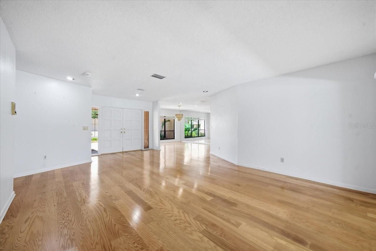 4326 Middle Lake Drive, Tampa, FL 33624 Photo