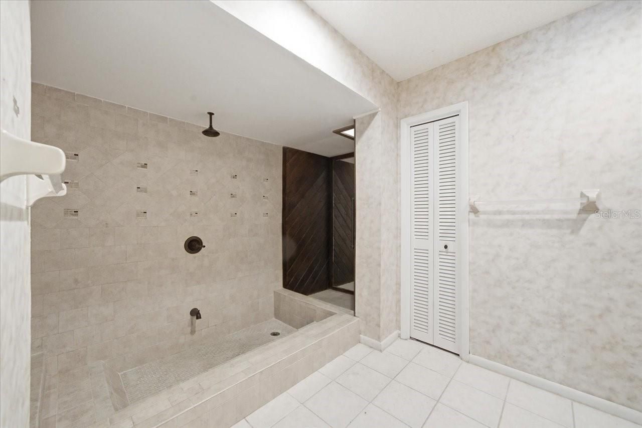 4326 Middle Lake Drive, Tampa, FL 33624 Photo