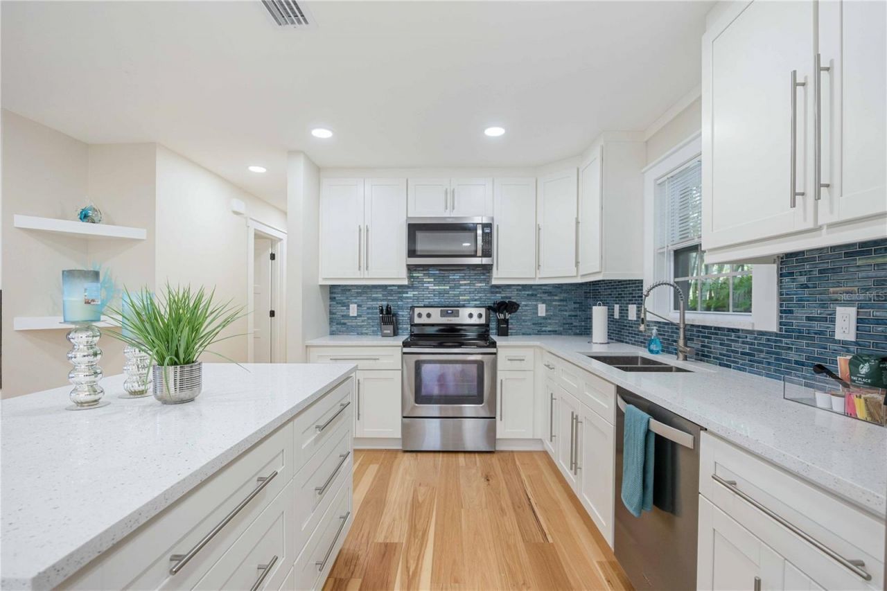2205 Floyd Street , Sarasota, FL 34239 Photo