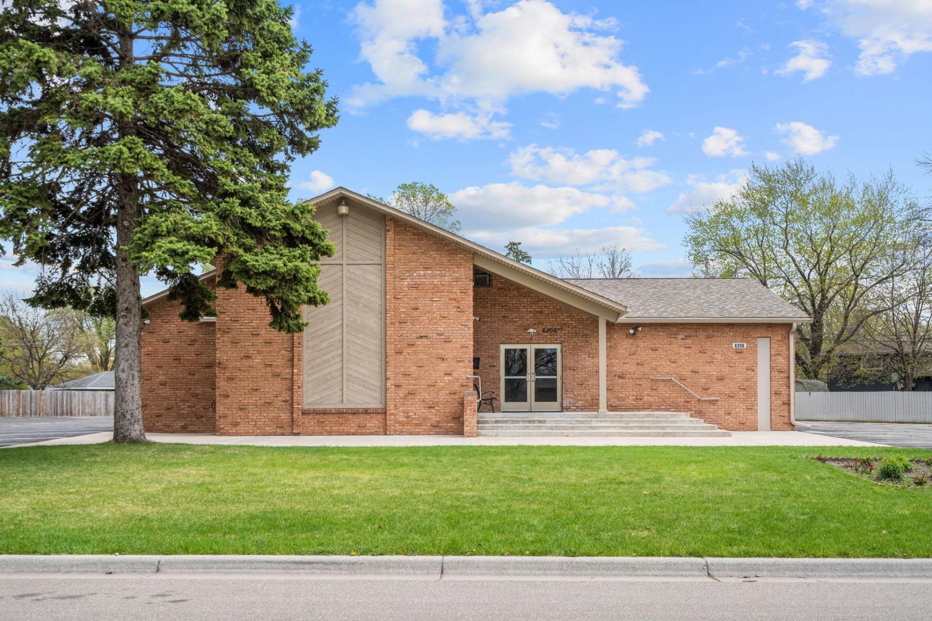 6206 Lilac Drive N, Brooklyn Center, MN 55430