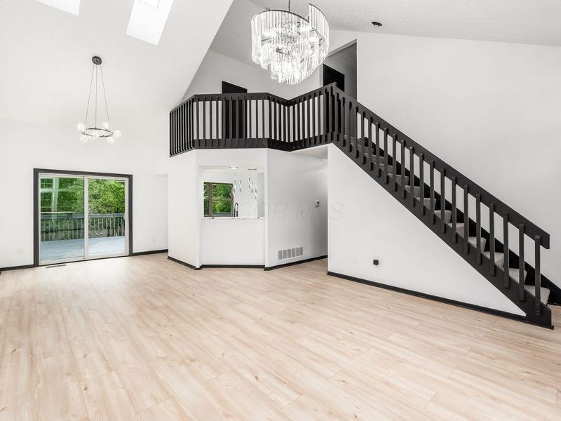 3499 Lindstrom Drive , Columbus, OH 43228 Photo 9