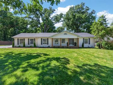 2127 Sycamore Drive, Bowling Green, KY 42104