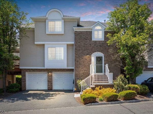 3 Whispering Way E, Berkeley Heights, NJ 07922