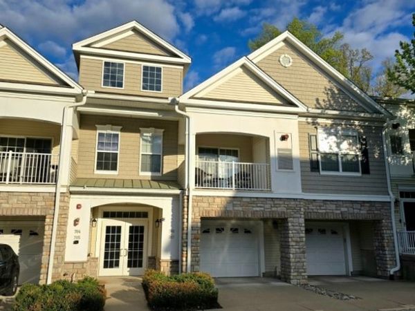 706 Brook Hollow Dr, Hanover, NJ 07981