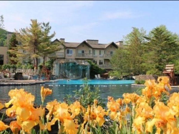 2 Chamonix Dr, Vernon, NJ 07462