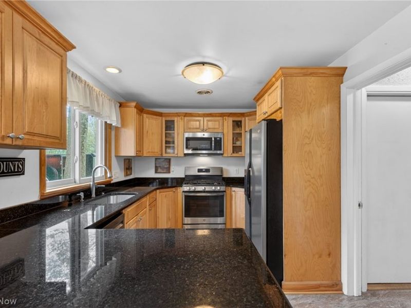 2426 Lander Road, Pepper Pike, OH 44124 Photo 13