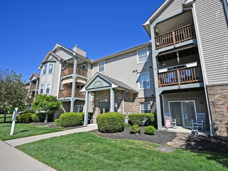 4941 N Arbor Woods Court, Unit 105, Cincinnati, OH 45248 Photo 2