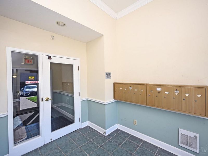 4941 N Arbor Woods Court, Unit 105, Cincinnati, OH 45248 Photo 4