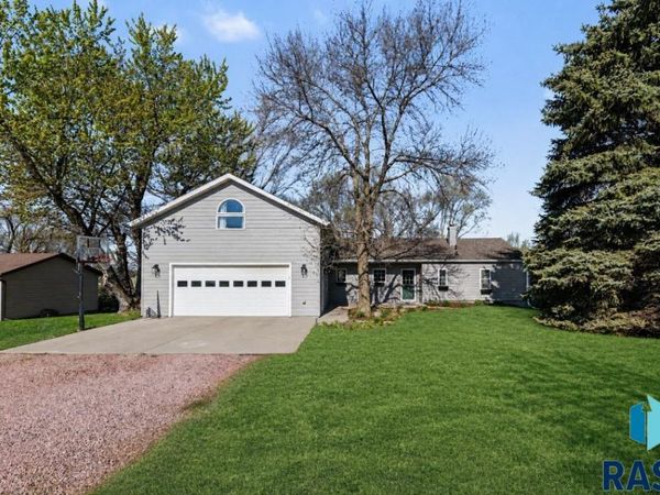 1301 S Splitrock Blvd, Brandon, SD 57005
