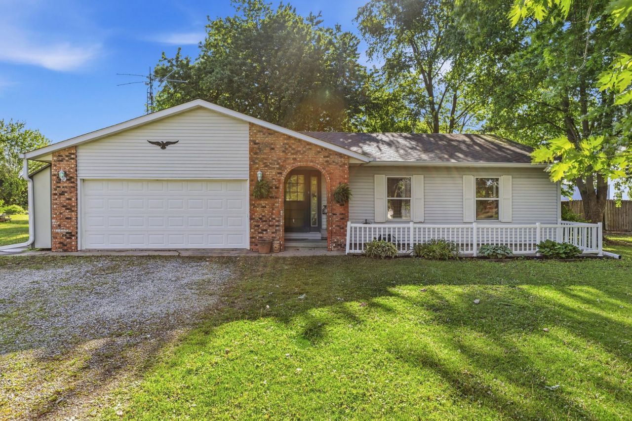 505 S Vine Street, Camargo, IL 61919 Main Photo