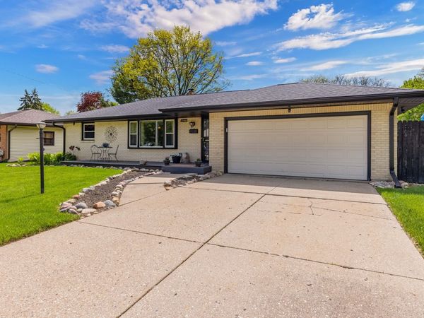 4615 NEWCASTLE Road , Rockford, IL 61108