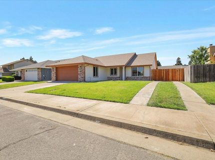 1924 Pebble Beach Dr, Yuba City, CA 95993 Photo